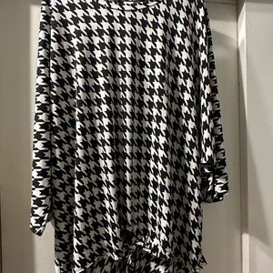 Beautiful Top! Perfect for work! Size 3X